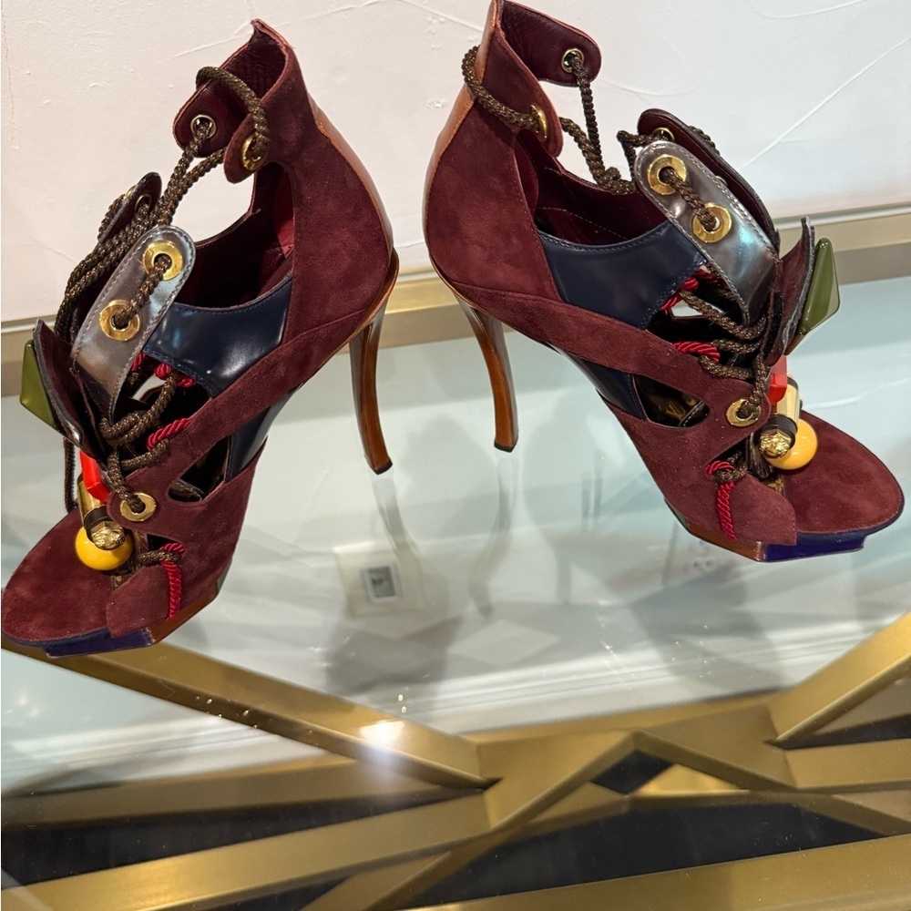 Louis Vuitton Spicy Runway 2009 Burgundy Suede Embellished Platform Heels | Rare - Picture 6 of 17